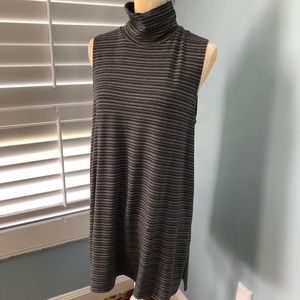 GARNET HILL Mock-Neck Tunic Size Large